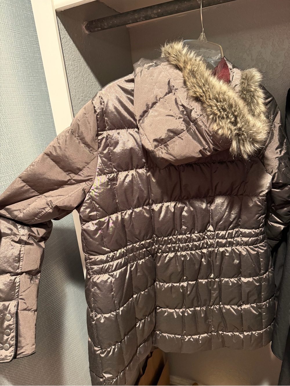 Eddie Bauer Burgundy Quilted Coat with Faux-Fur Trim - Picture 3 of 3